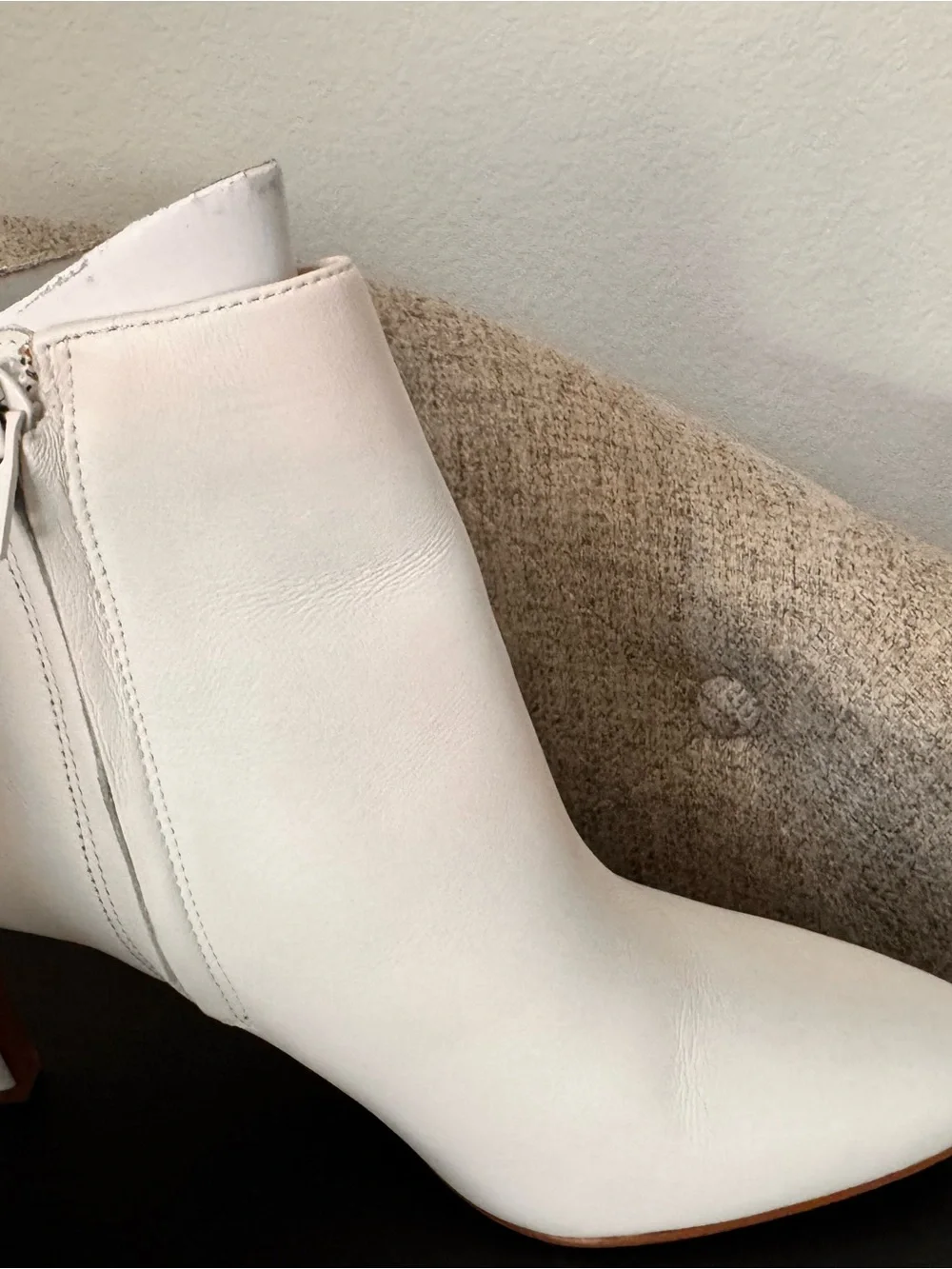 Banana Republic Women's Ankle Booties in Off-White - Classic Pointed Toe 6.5